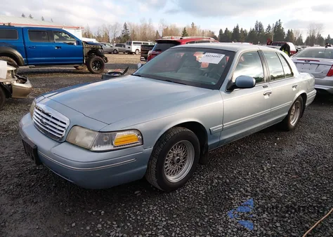 2002 Ford Crown Victoria Lx z USA, uszkodzony, nr VIN 2FAFP74W72X109773